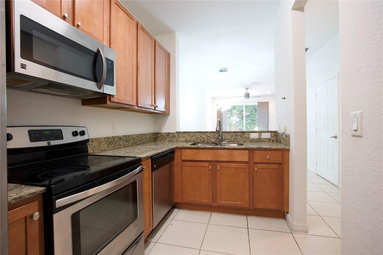 8915 18th St - Photo 1