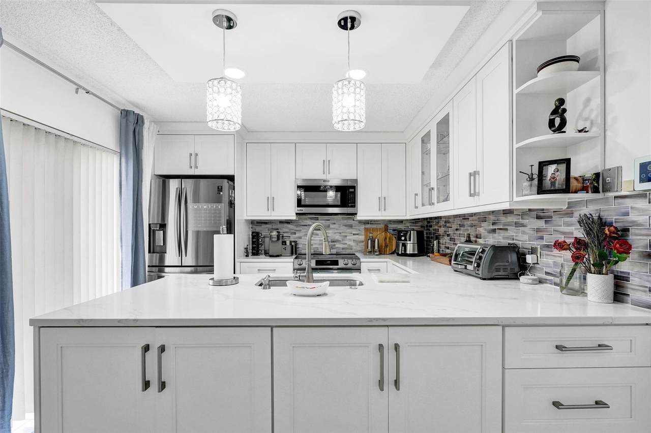 906 9th Way - Photo 1