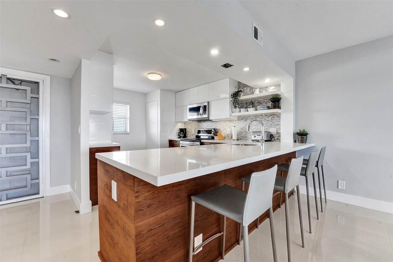 1523 Hillsboro Boulevard - Photo 1