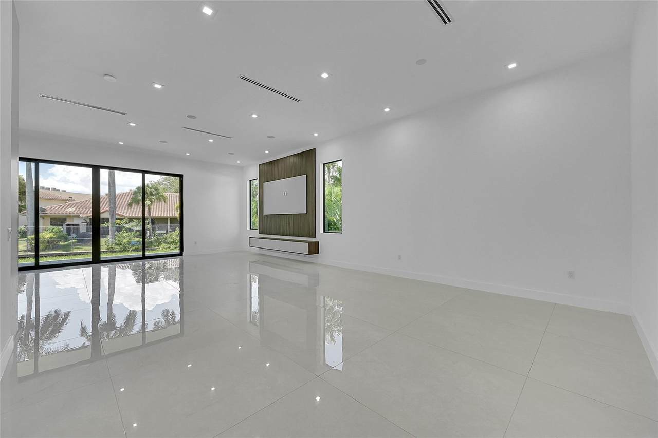 https://bt-photos.global.ssl.fastly.net/beaches/1280_boomver_3_F10519725-2.jpg