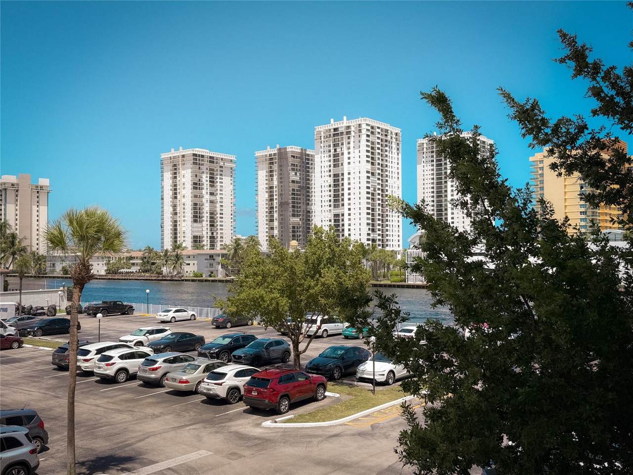 1000 Parkview Drive - Photo 1