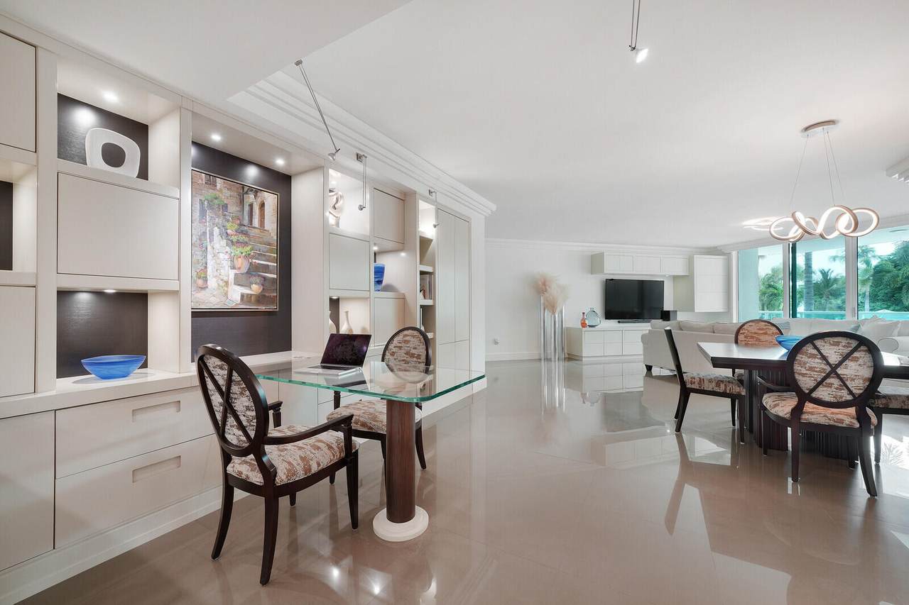 550 Mizner Boulevard - Photo 1