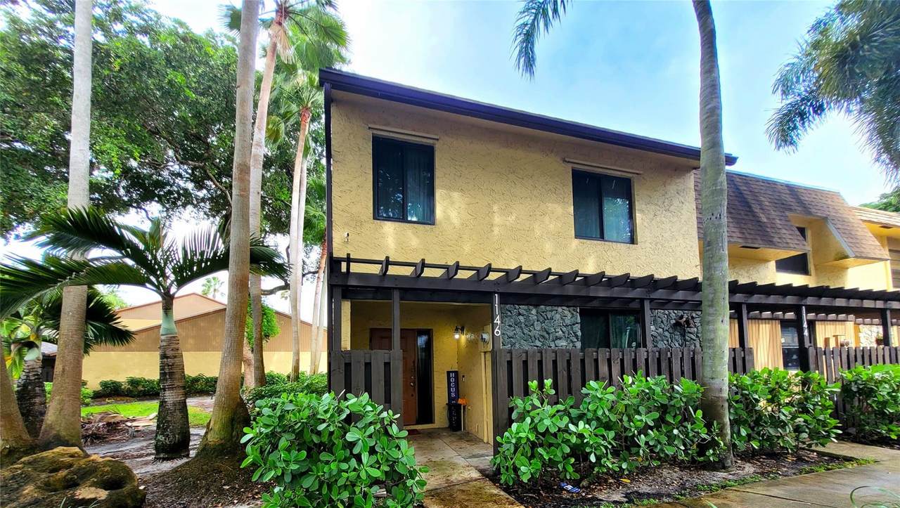 1146 University Drive - Photo 1