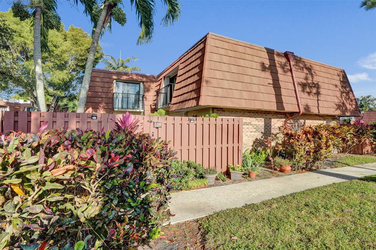 1525 Augusta Circle - Photo 1