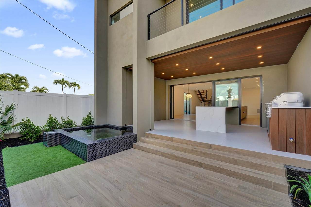 1527 15th Avenue - Photo 1