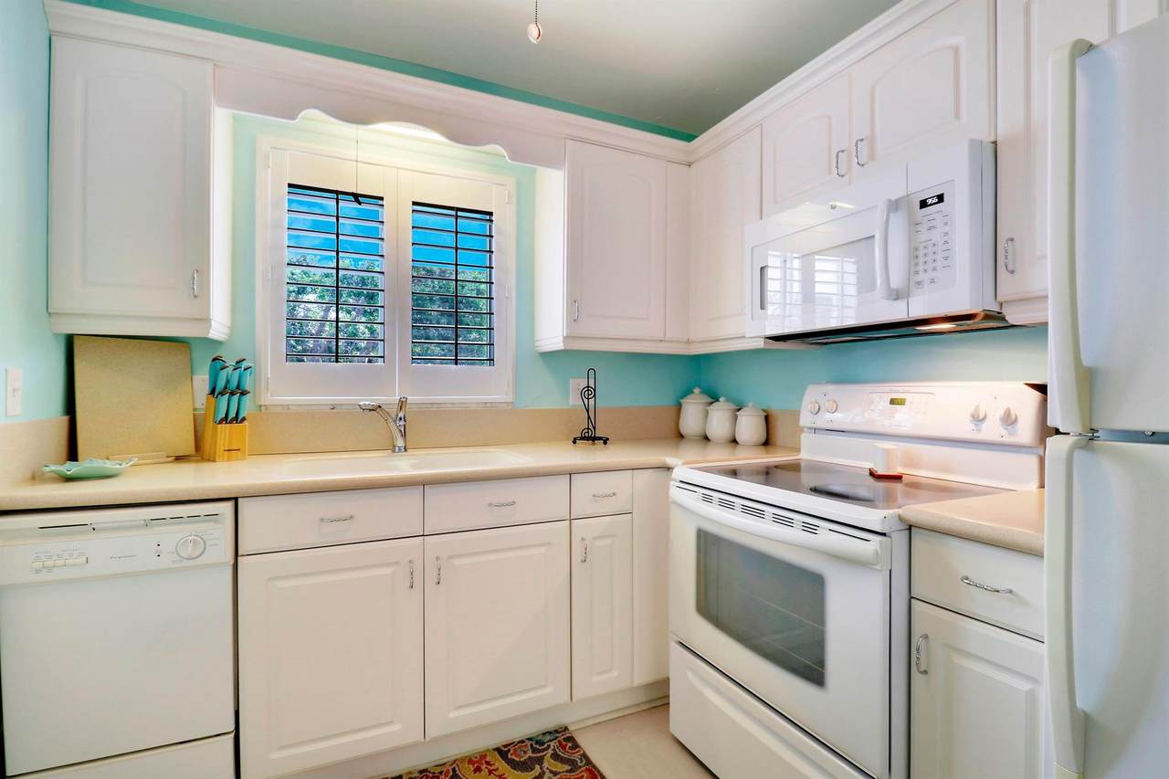 2 Westwood Avenue - Photo 1