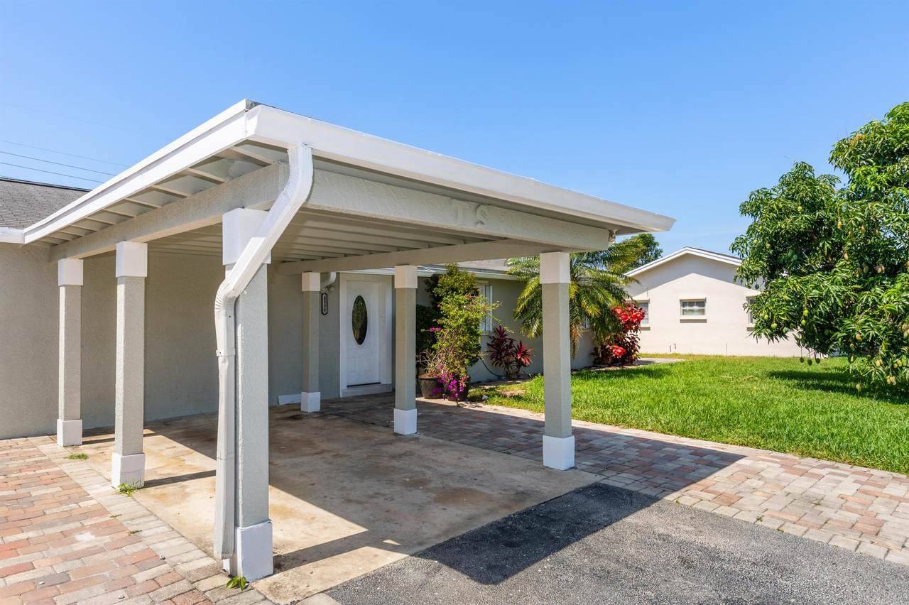 4896 Royal Court - Photo 1
