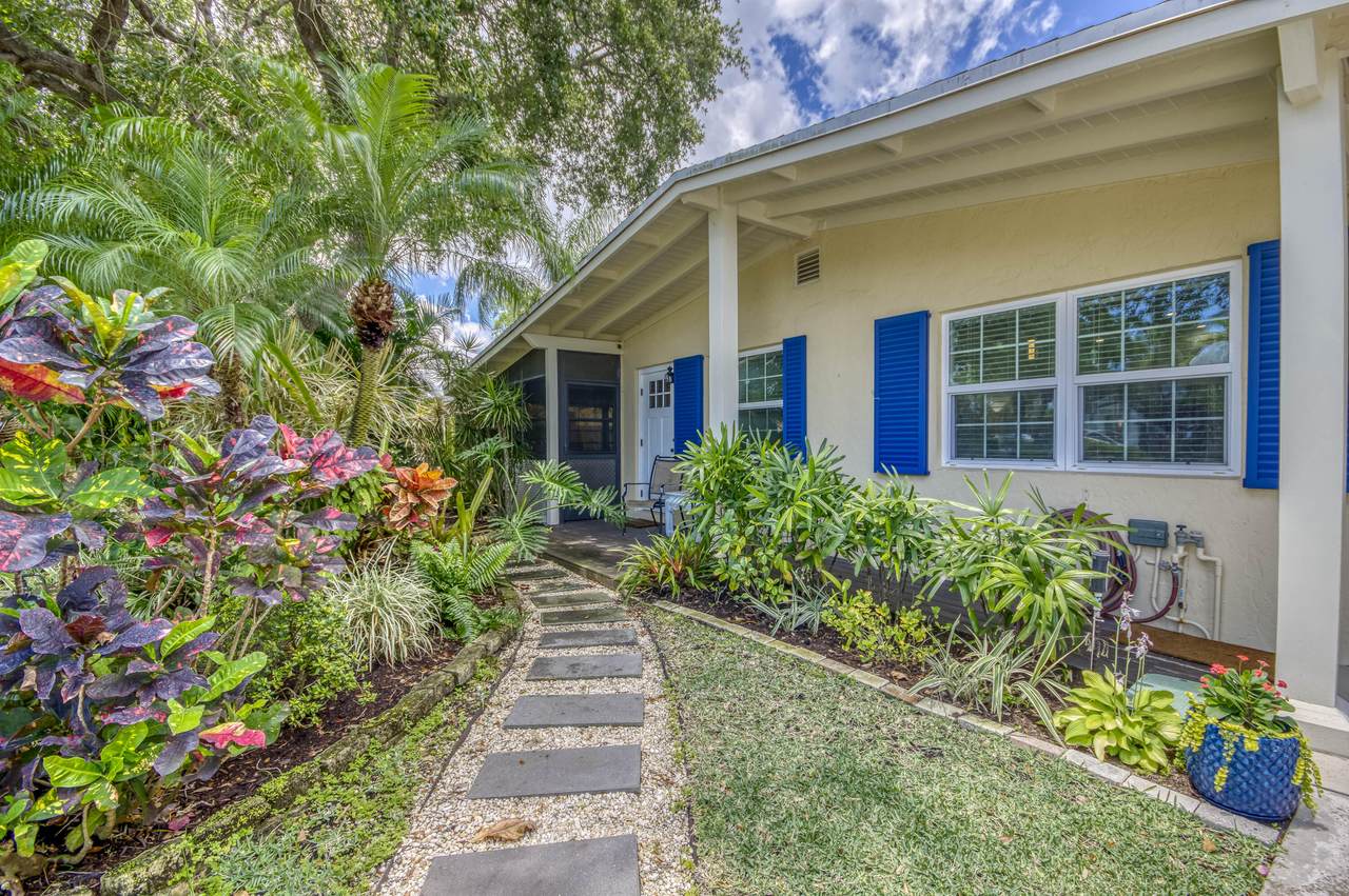 404 Caloosahatchee Avenue - Photo 1