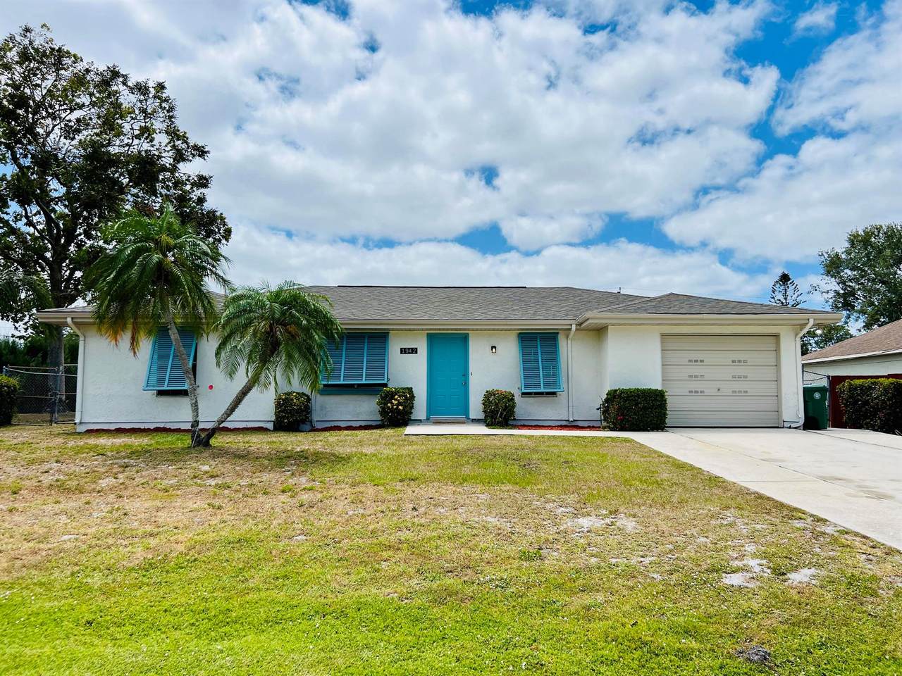 1942 Carvalho Street - Photo 1