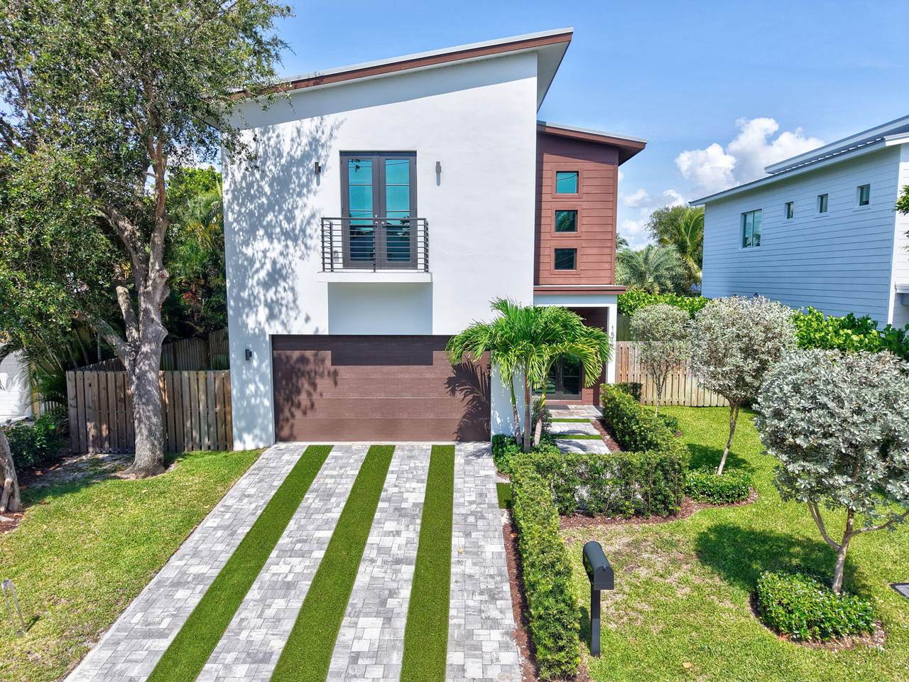 1517 Lakeside Drive - Photo 1
