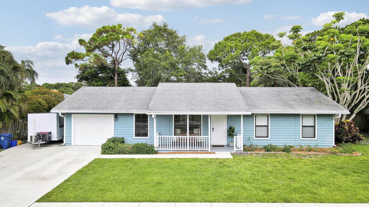 902 Oak Circle - Photo 1