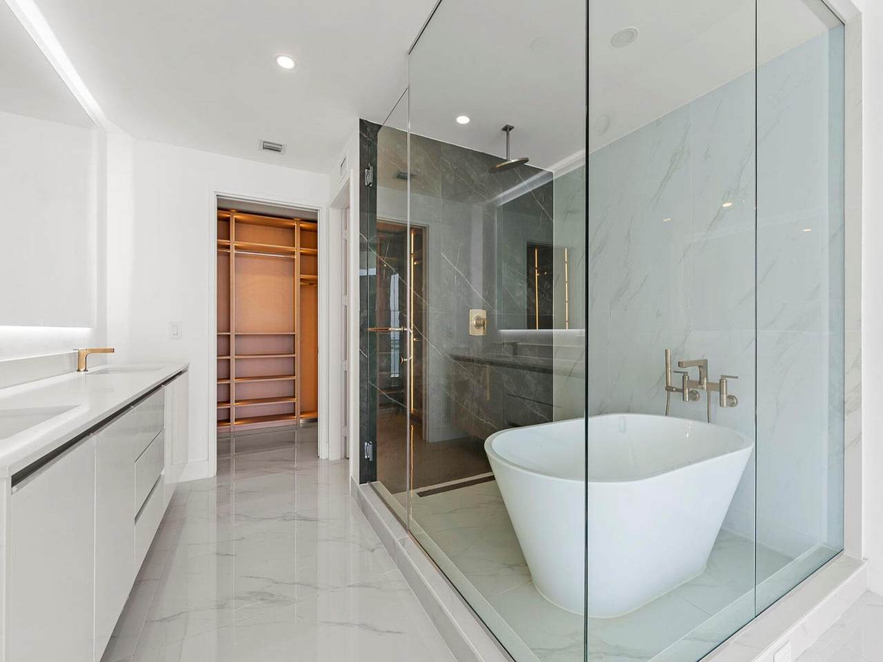 https://bt-photos.global.ssl.fastly.net/beaches/1280_boomver_3_R11121270-2.jpg