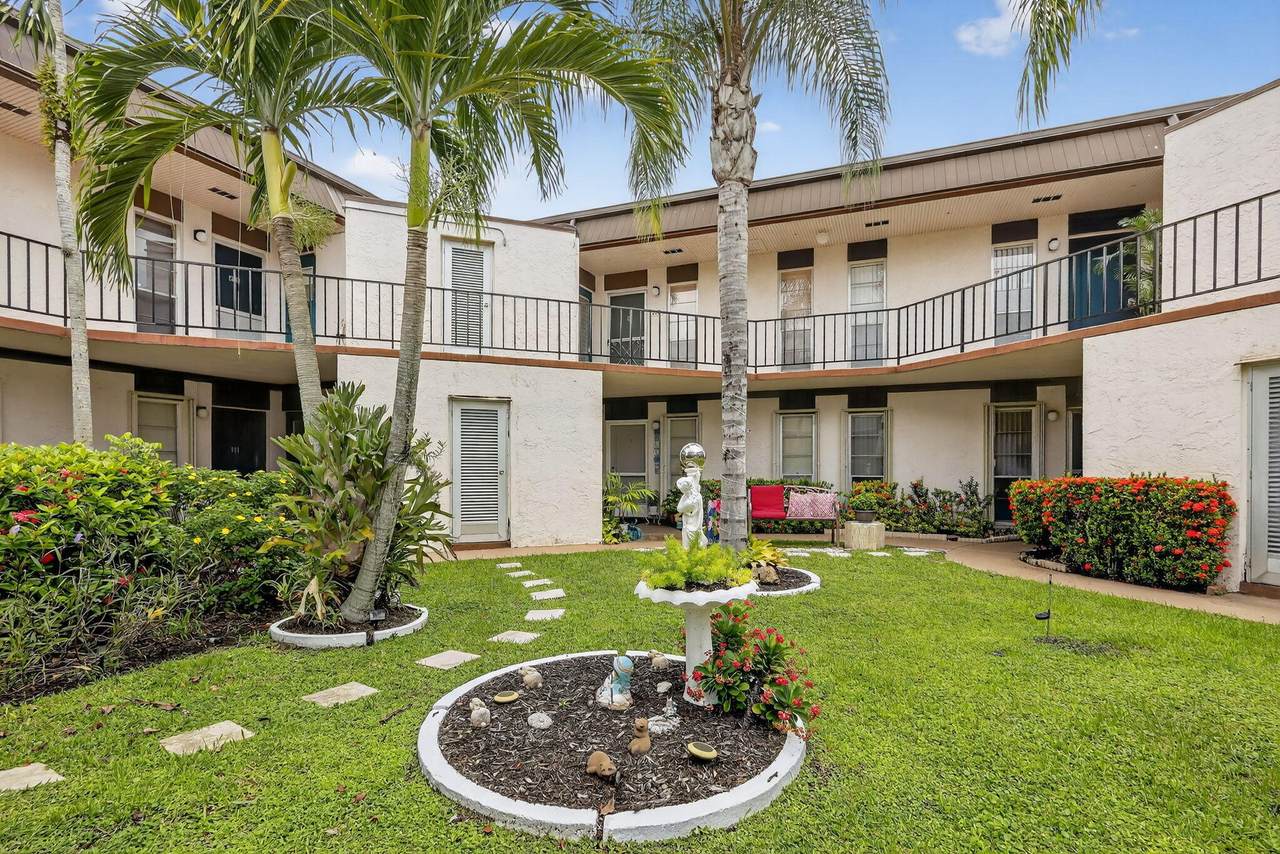 6 Greenway Village - Photo 1