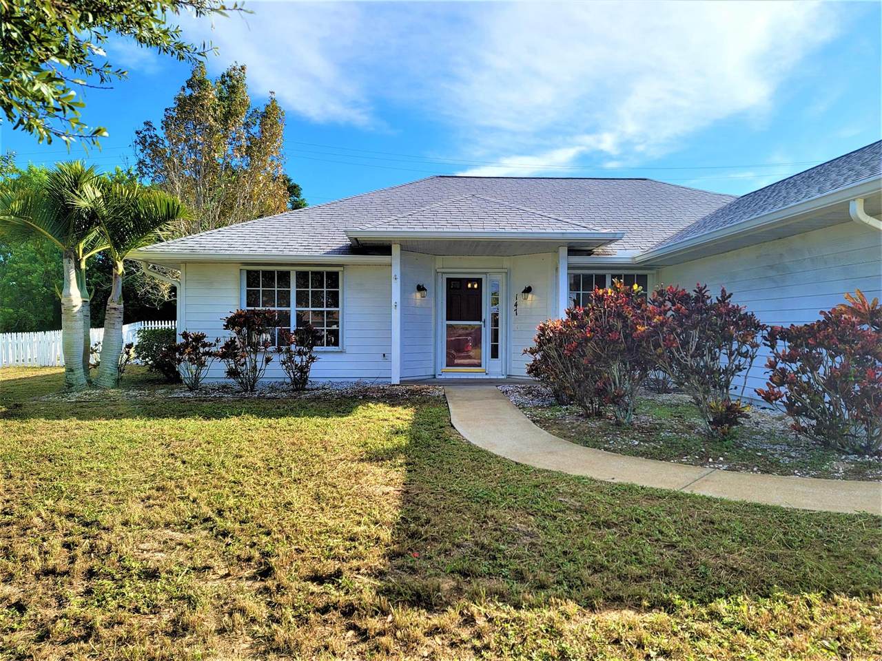 147 19th Circle - Photo 1