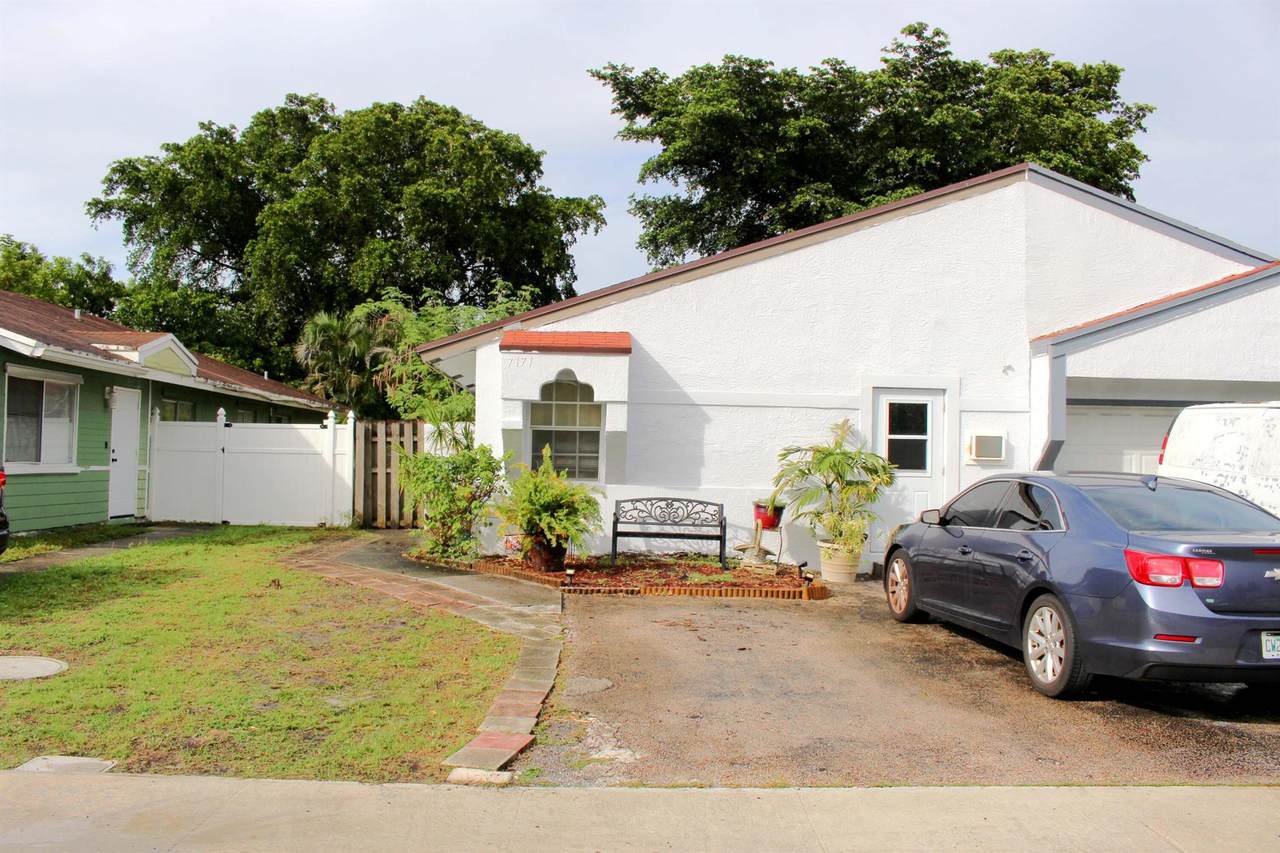 7171 14 Street - Photo 1
