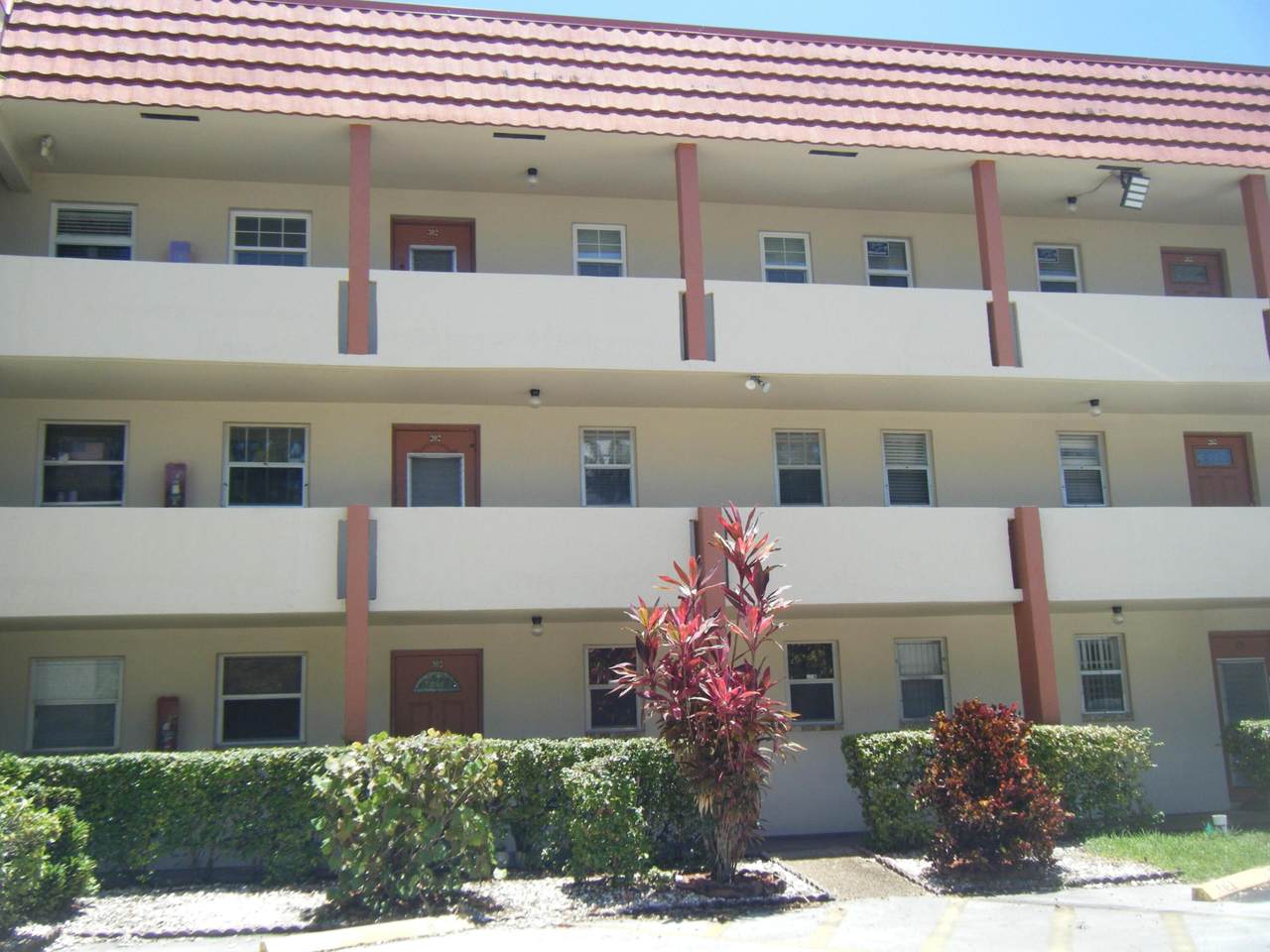 https://bt-photos.global.ssl.fastly.net/beaches/1280_boomver_3_R11130268-16.jpg