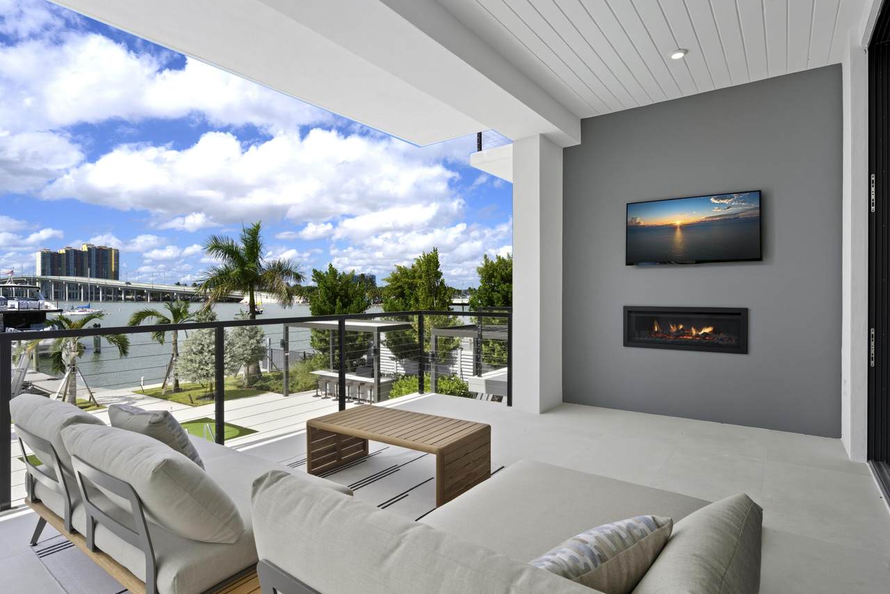 https://bt-photos.global.ssl.fastly.net/beaches/1280_boomver_3_R11132697-2.jpg