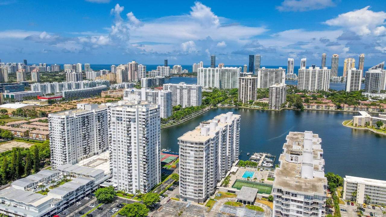 18051 Biscayne Boulevard - Photo 1