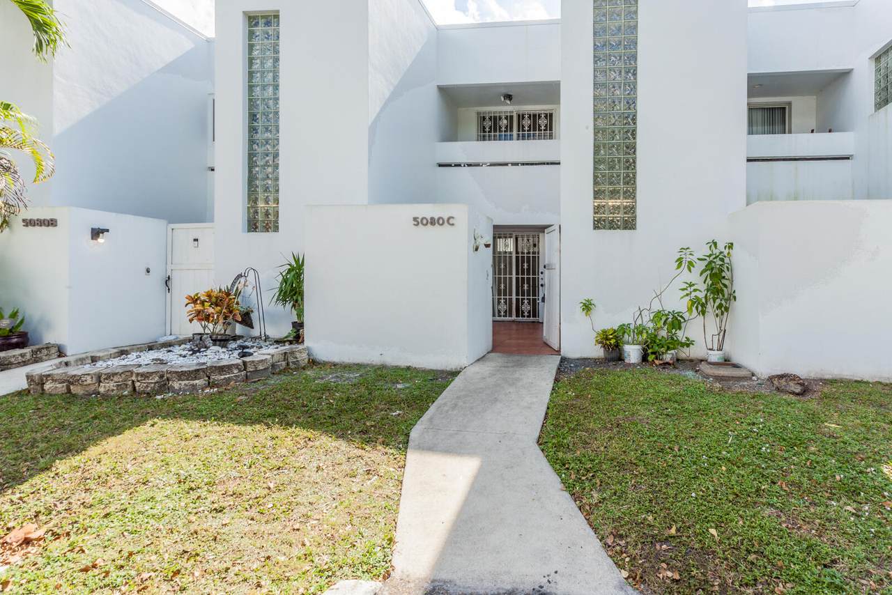 5080 Elmhurst - Photo 1