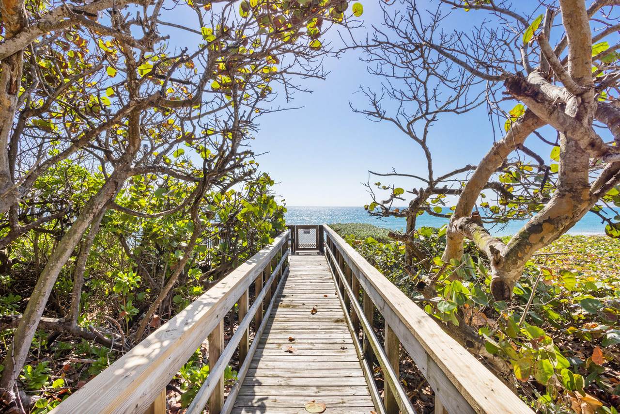 https://bt-photos.global.ssl.fastly.net/beaches/1280_boomver_3_R11141771-2.jpg