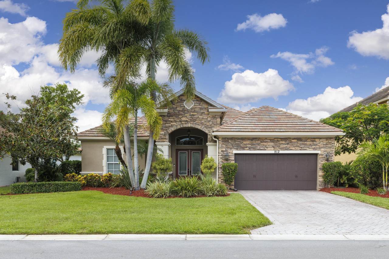 912 Sun Circle - Photo 1