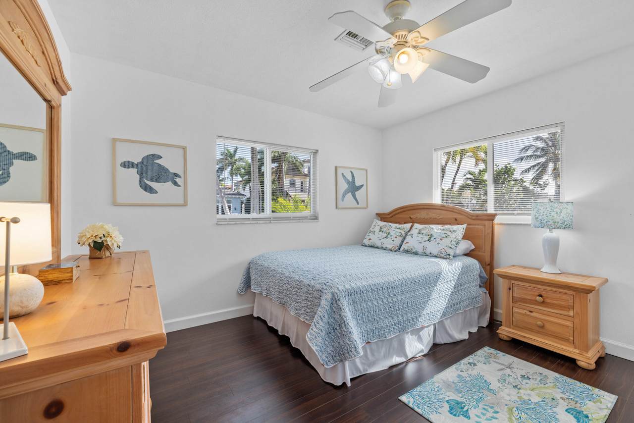 https://bt-photos.global.ssl.fastly.net/beaches/1280_boomver_3_R11147472-18.jpg