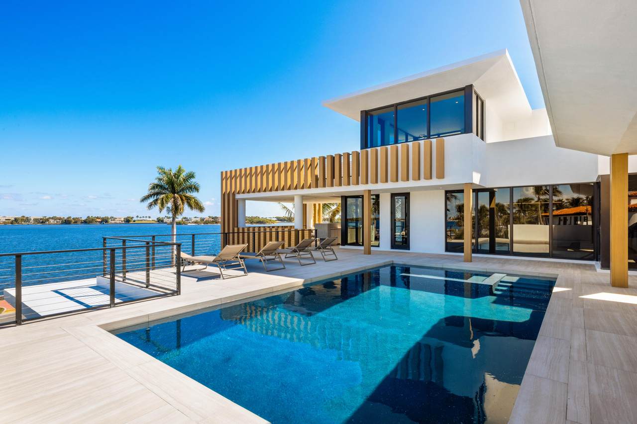 https://bt-photos.global.ssl.fastly.net/beaches/1280_boomver_3_R11149820-2.jpg