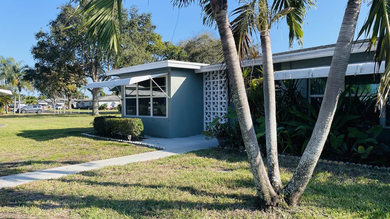 910 South Drive - Photo 1