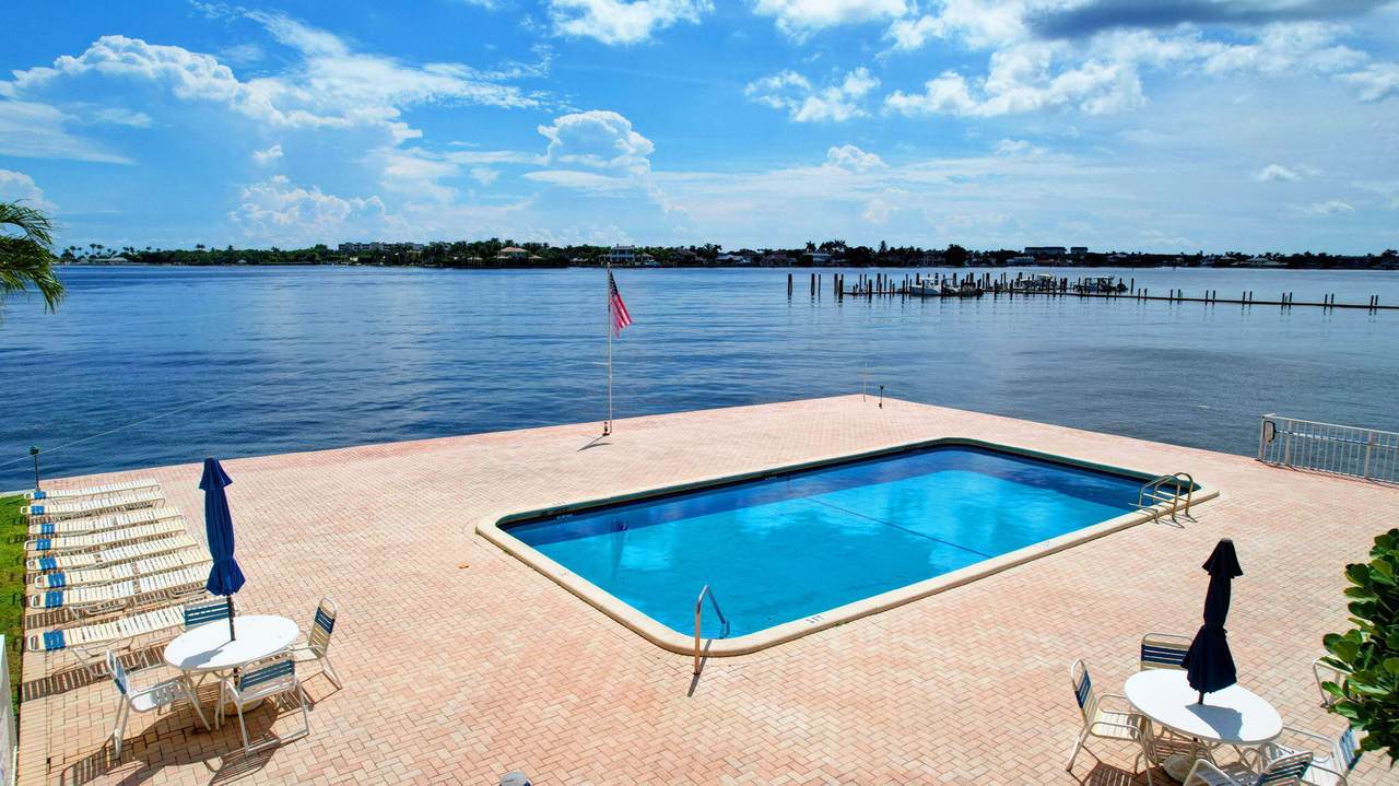 1810 New Palm Way - Photo 1