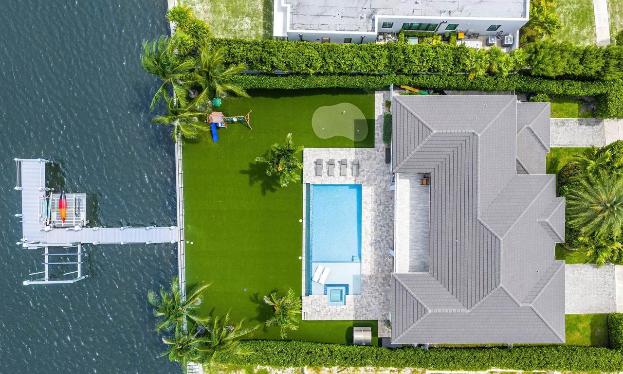 https://bt-photos.global.ssl.fastly.net/beaches/1280_boomver_3_R11151945-2.jpg