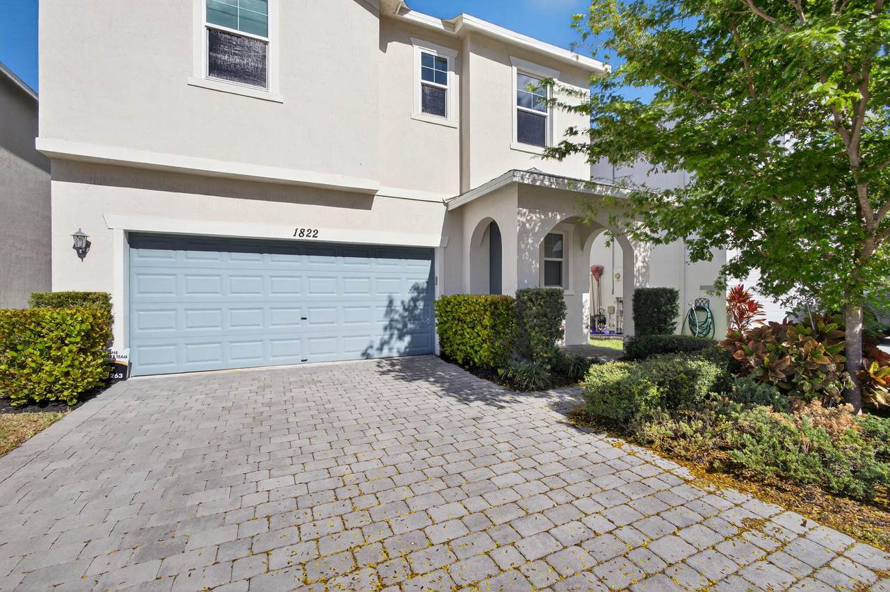 1822 Lake Cove Drive - Photo 1