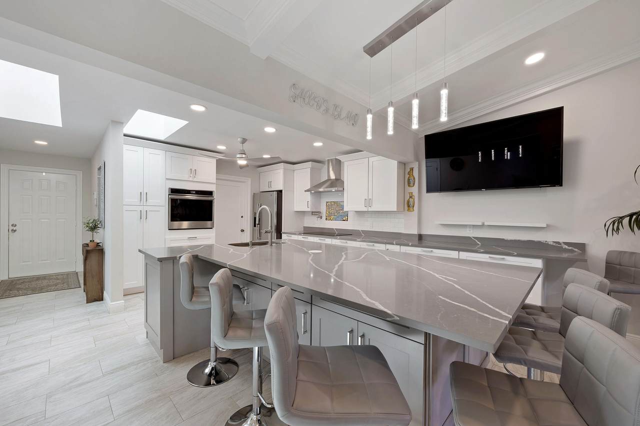 7 Ridge Pointe Drive - Photo 1