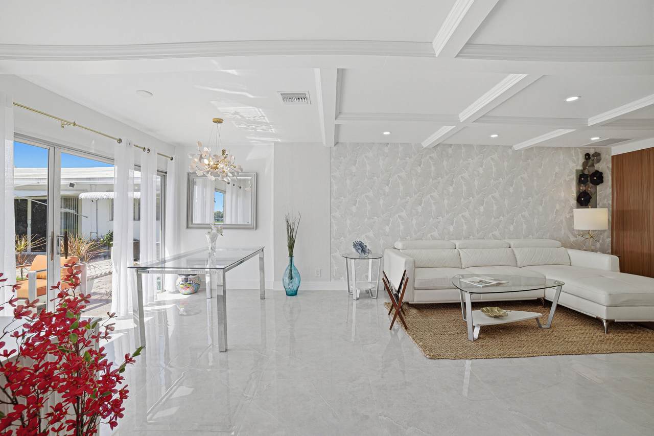 https://bt-photos.global.ssl.fastly.net/beaches/1280_boomver_2_R11169745-2.jpg