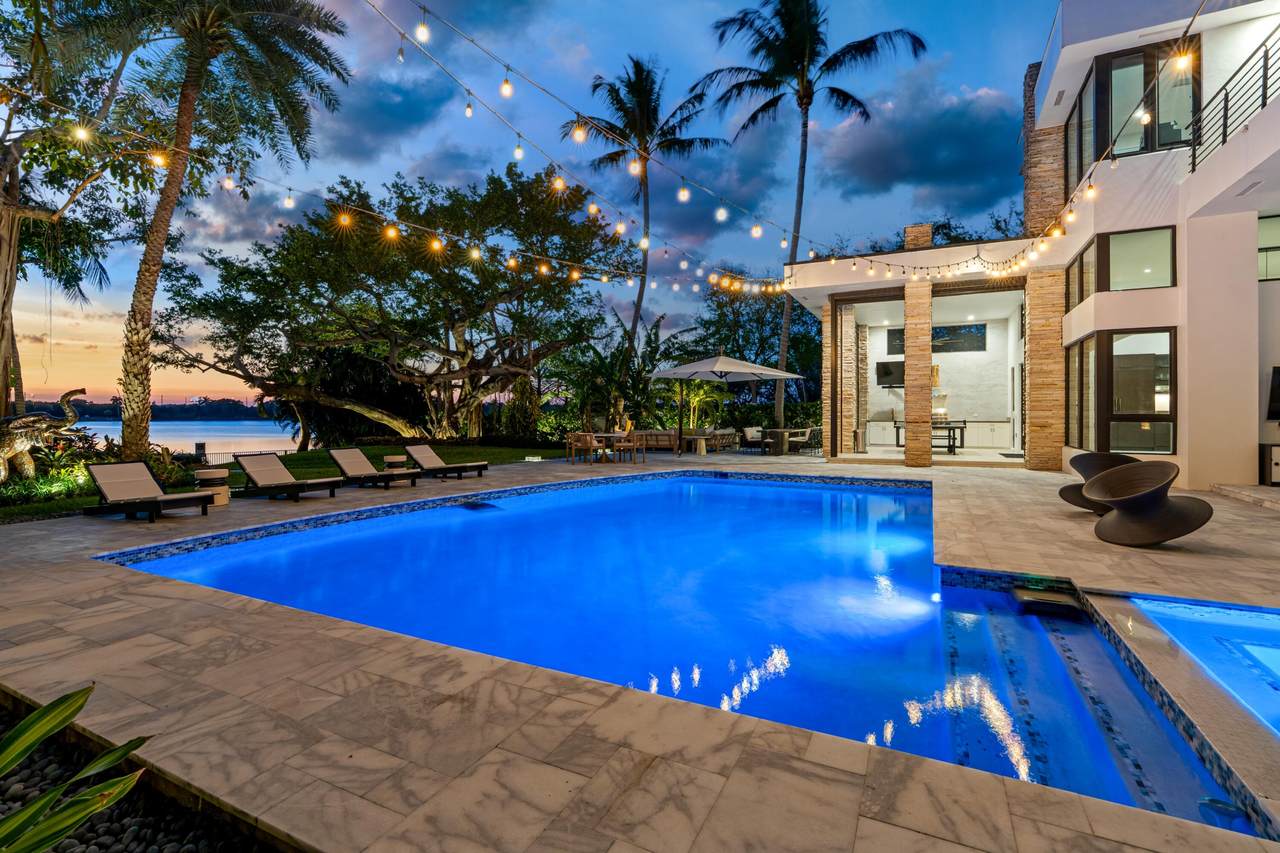 https://bt-photos.global.ssl.fastly.net/beaches/1280_boomver_3_R11169994-2.jpg