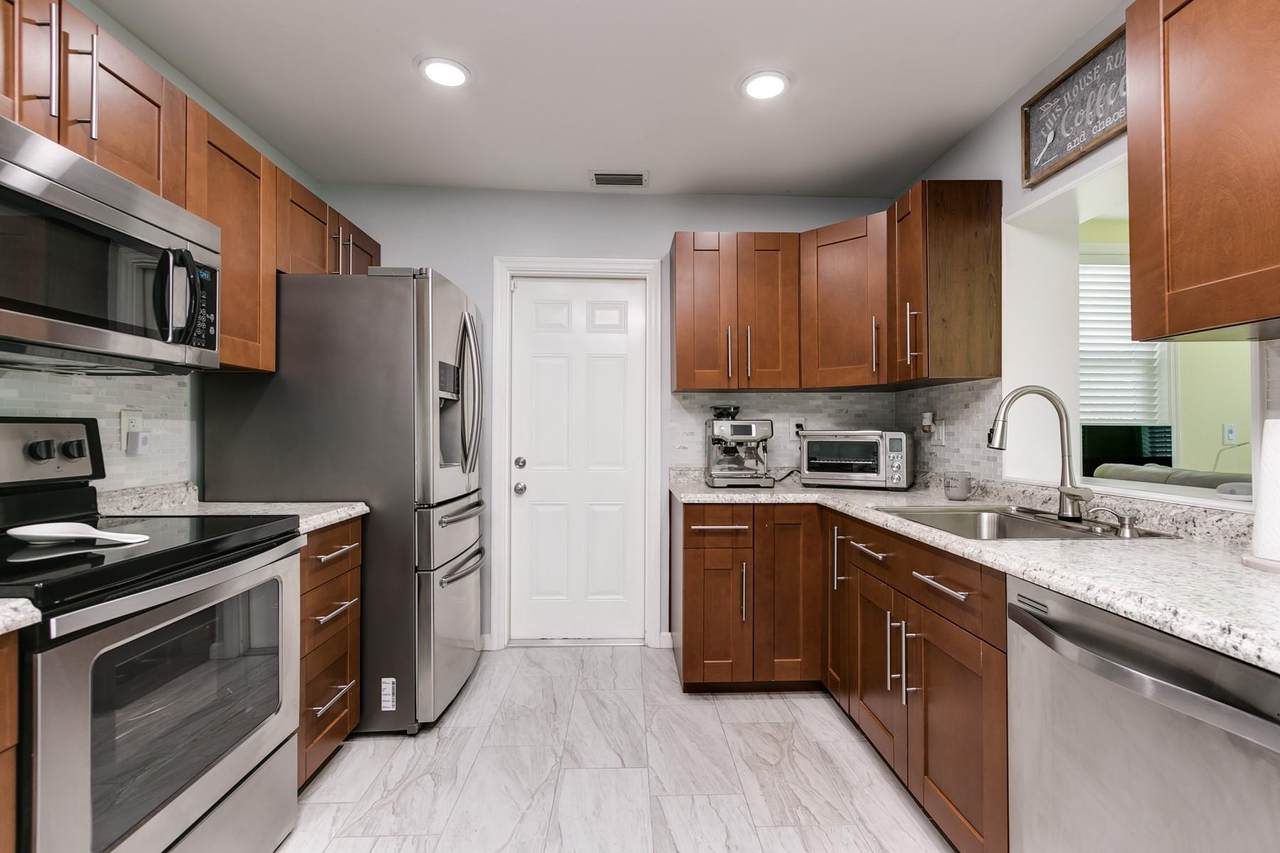 8105 59th St - Photo 1