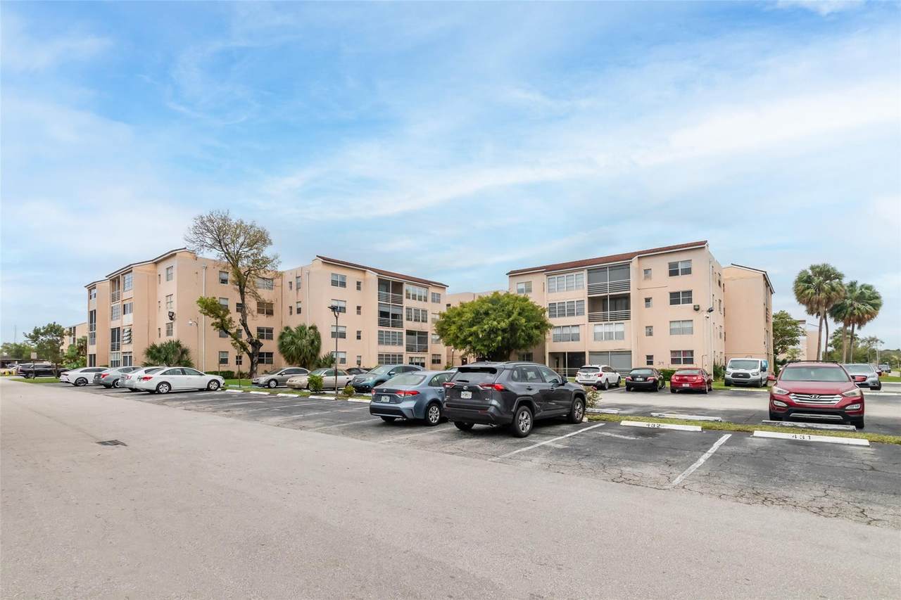 2840 Somerset Drive - Photo 1