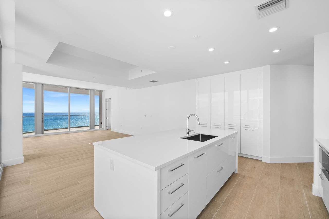 153 Seabreeze - Photo 1