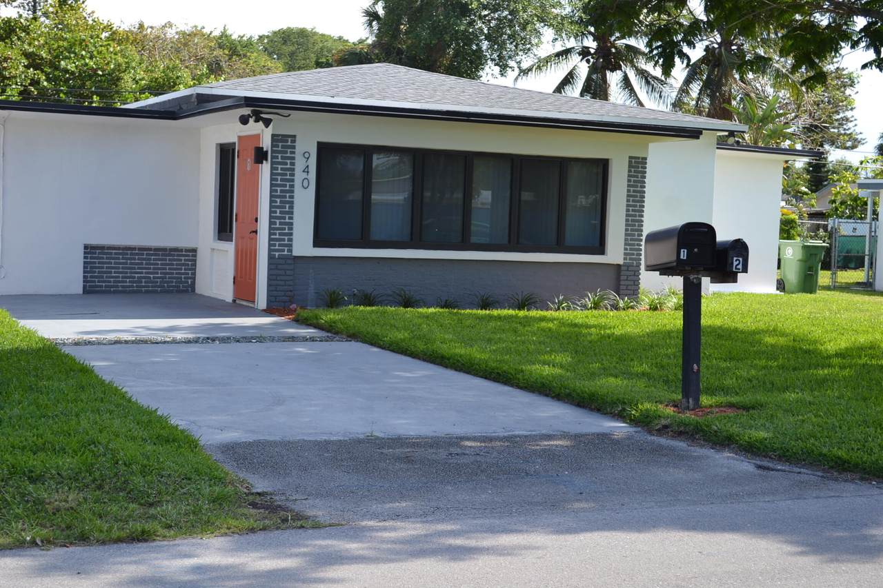 940 28th Street - Photo 1