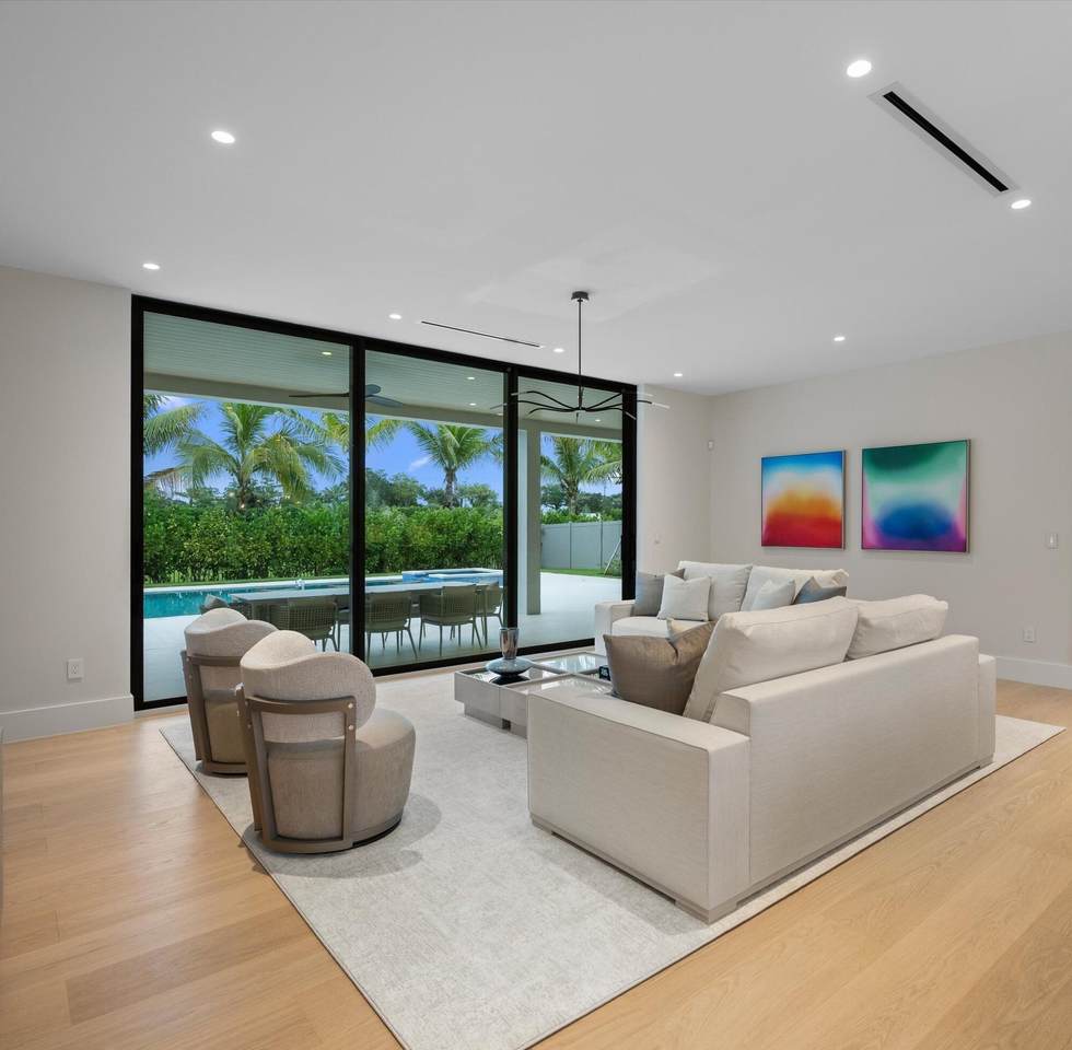https://bt-photos.global.ssl.fastly.net/beaches/1280_boomver_4_R11050952-2.jpg