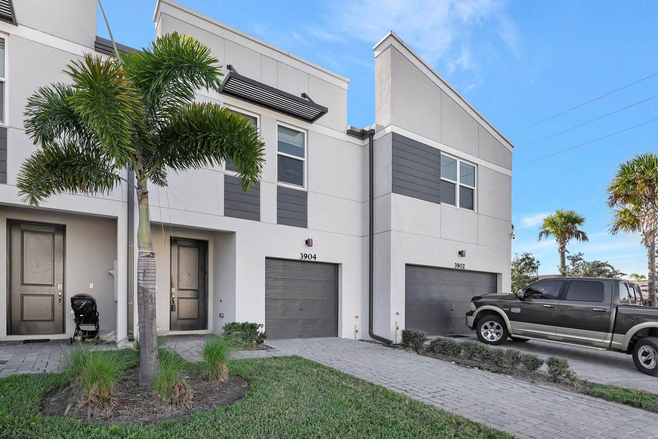3904 3904 Se Caladium Court - Photo 1