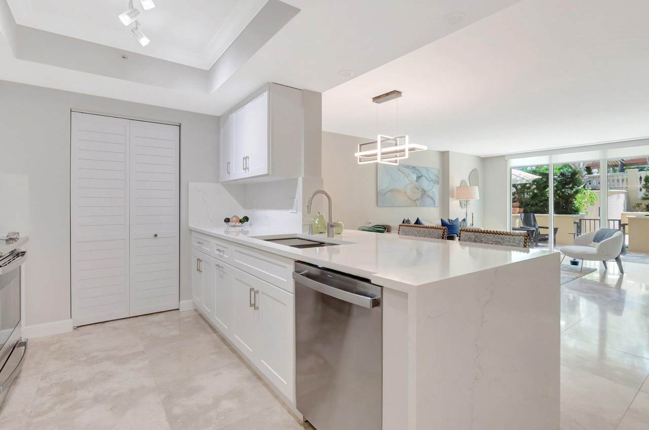 99 Mizner Boulevard - Photo 1