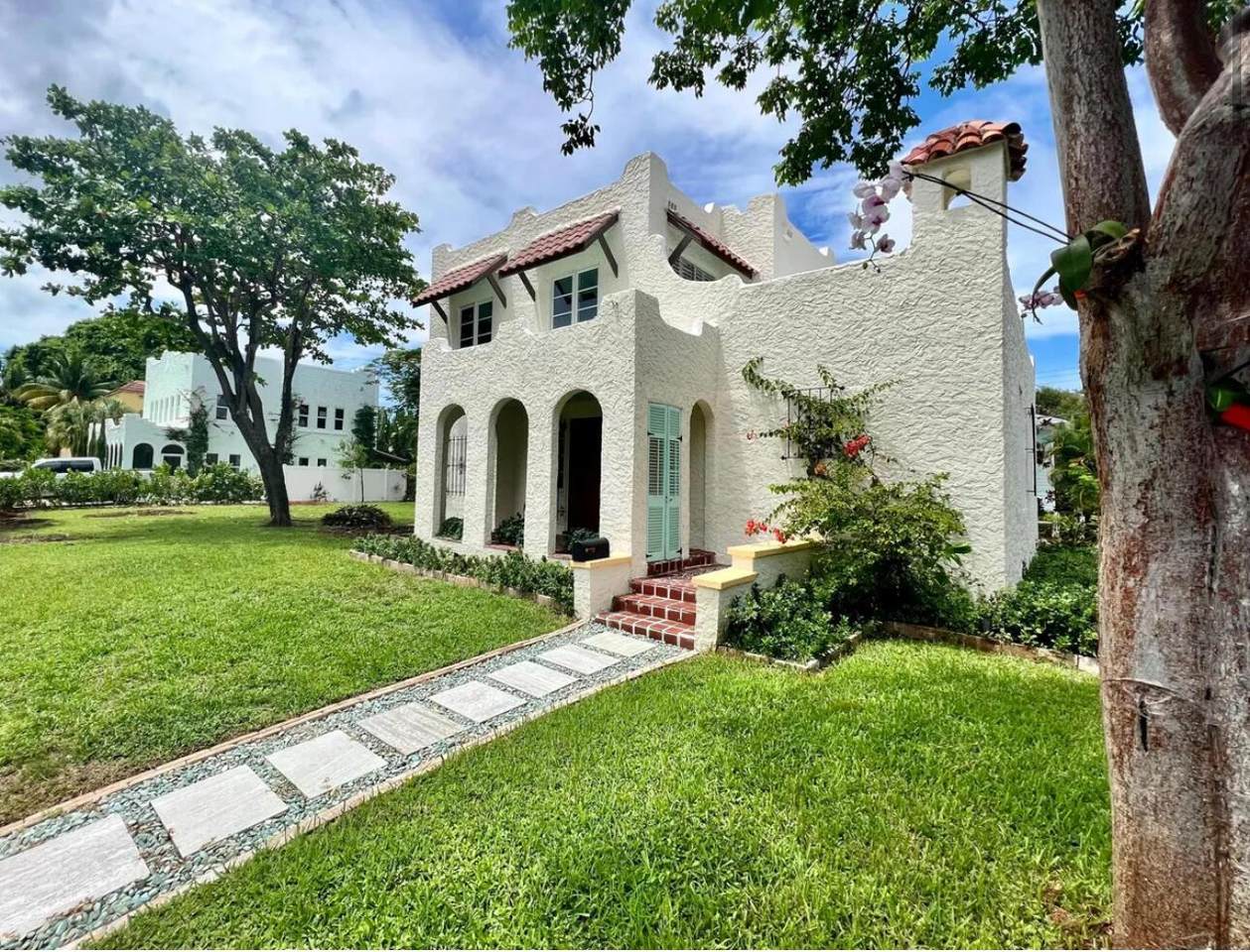 302 Fordham - Photo 1