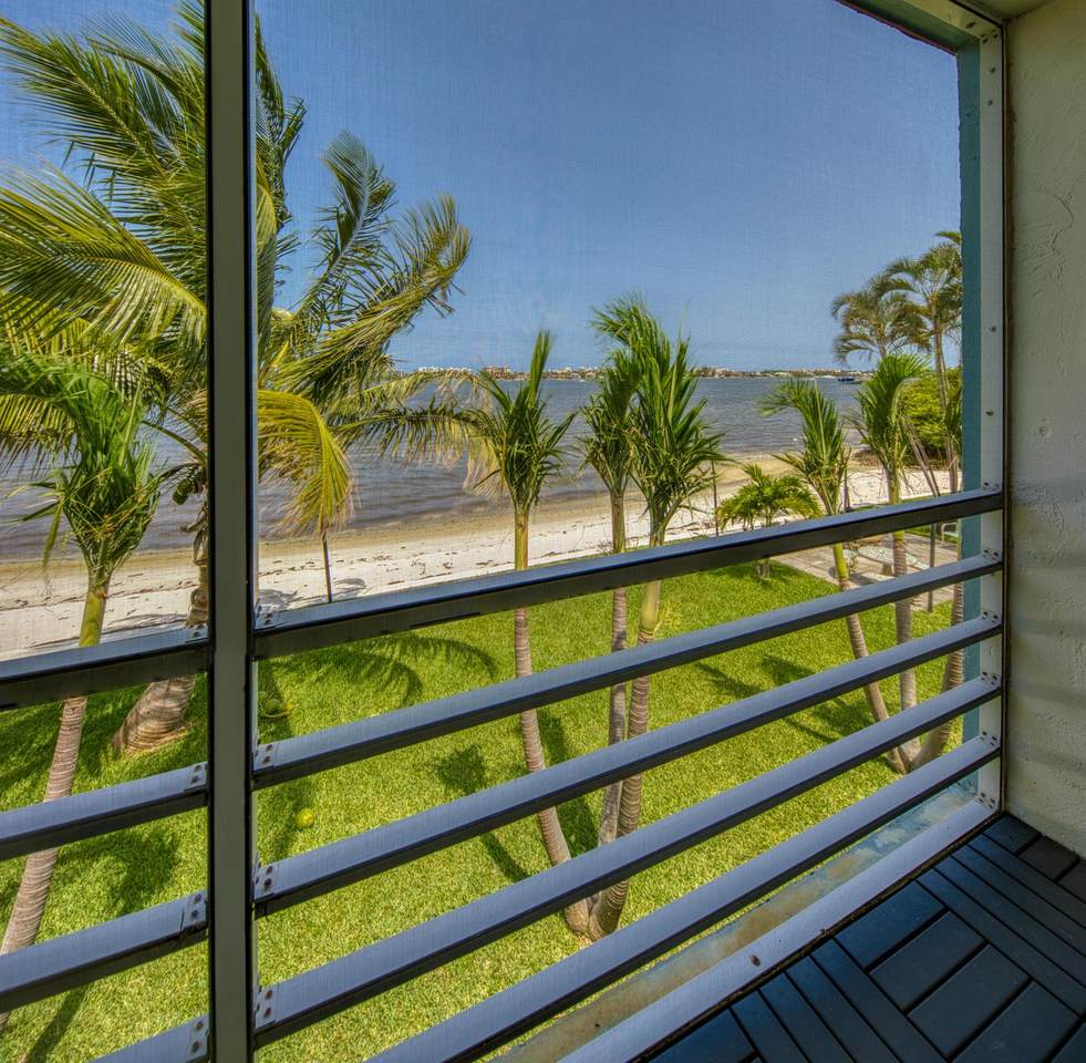 1428 Lakeside Drive - Photo 1