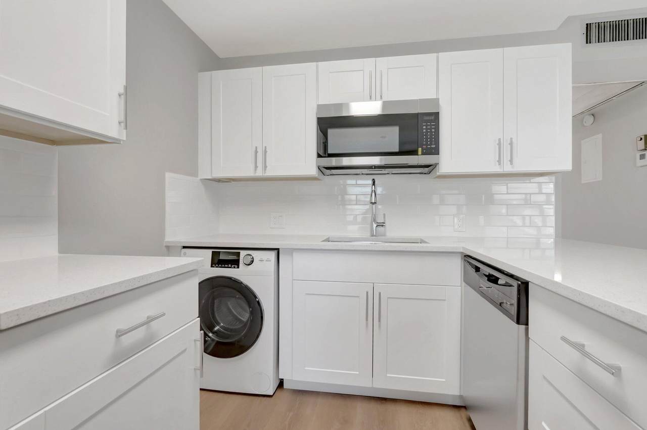 296 Fanshaw H - Photo 1