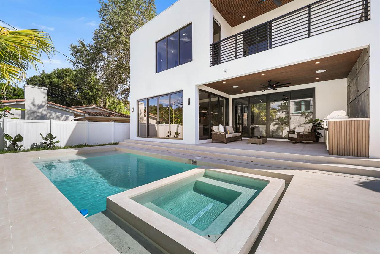 1013 9 Street - Photo 1