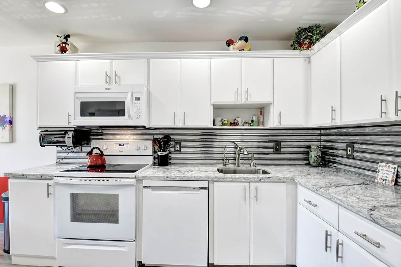 15 Stratford Drive - Photo 1