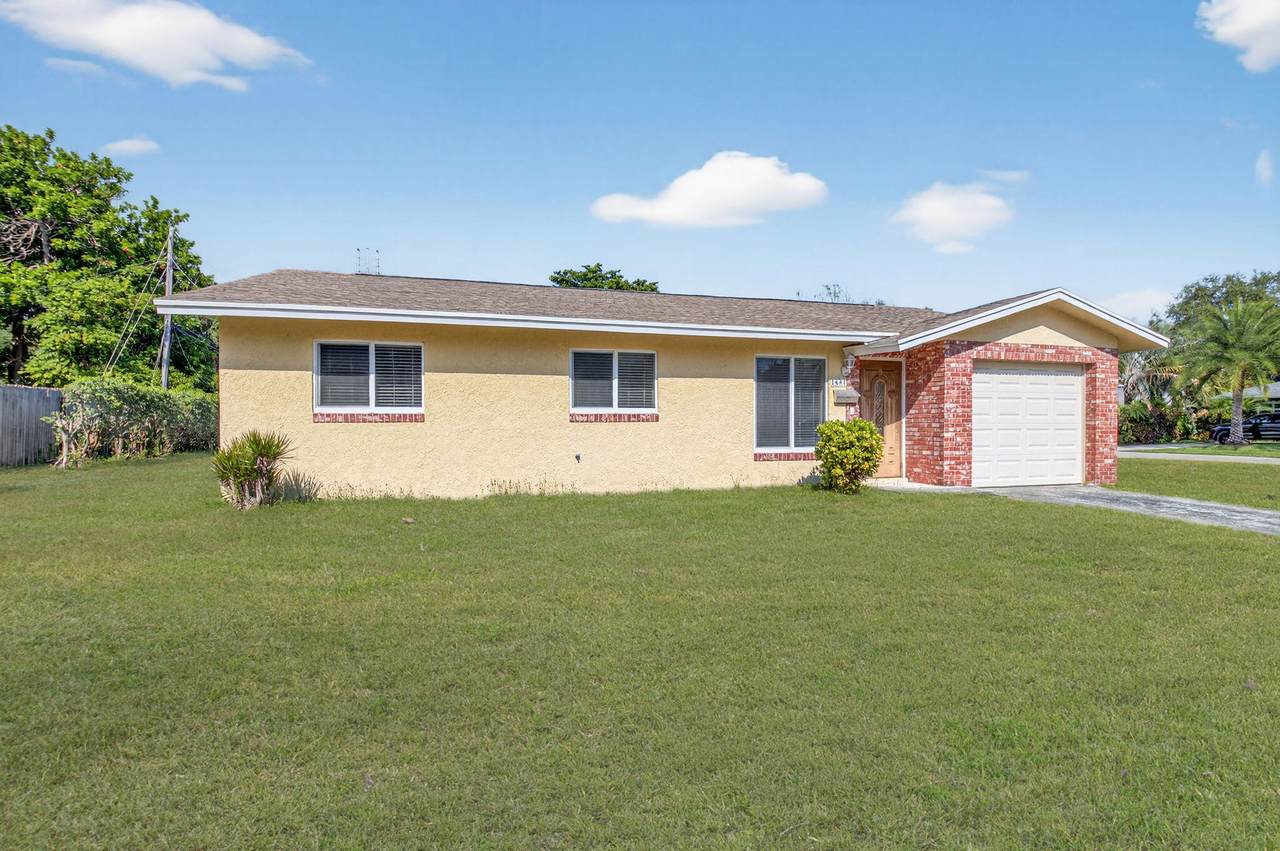 1601 5th Street - Photo 1