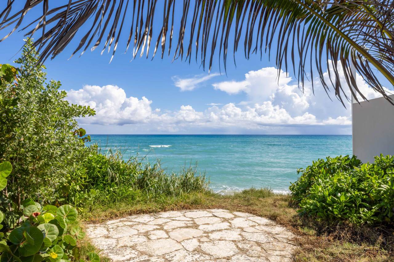 https://bt-photos.global.ssl.fastly.net/beaches/1280_boomver_5_R10981591-2.jpg