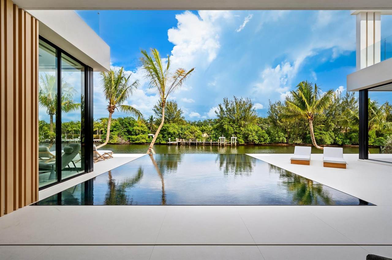 https://bt-photos.global.ssl.fastly.net/beaches/1280_boomver_5_R11067983-2.jpg