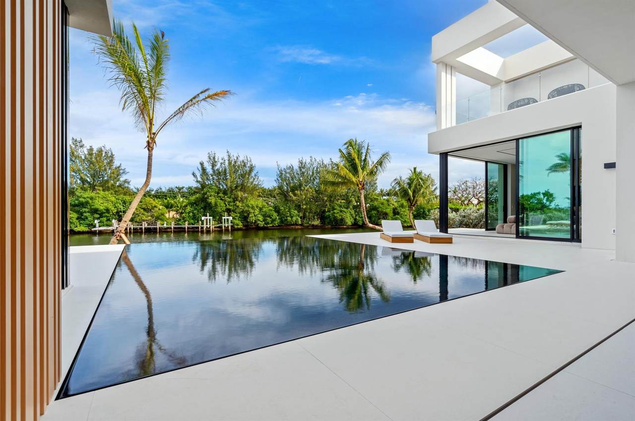 https://bt-photos.global.ssl.fastly.net/beaches/1280_boomver_5_R11067983-2.jpg
